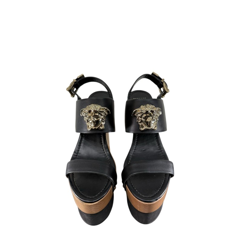Escarpins Versace Palazzo Tripl P39, produit neuf. Escarpins Versace Palazzo Tripl P39, produit neuf.