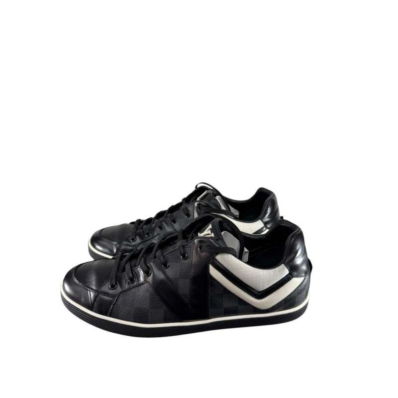Sneaker Louis Vuitton A/W Heroes. P44. Etat neuf. Sneaker Louis Vuitton A/W Heroes. P44. Etat neuf.
