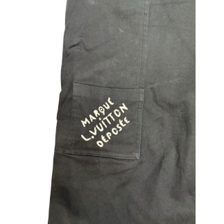 Cargo Louis Vuitton taille 52, état neuf avec facture.