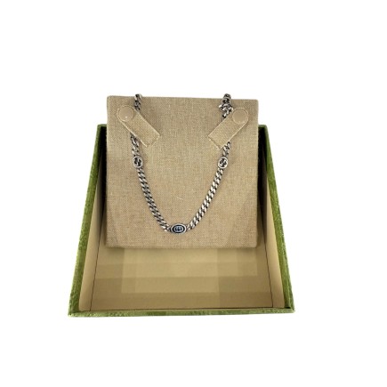 Collier en argent Gucci. Etat neuf.