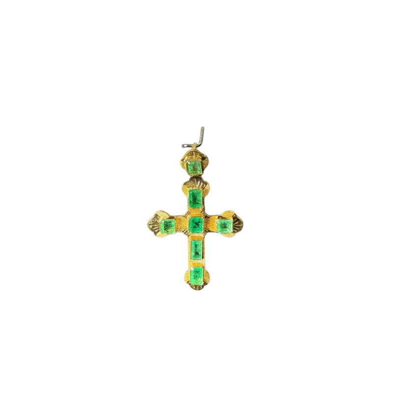 Pendentif en or 18K avec émeraude. Pendentif en or 18K avec émeraude.