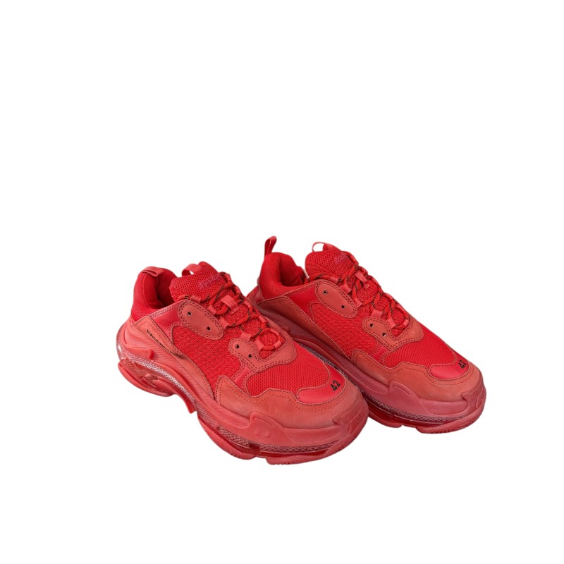 Balenciaga Triple S P42. Etat Neuf. Balenciaga Triple S P42. Etat Neuf.