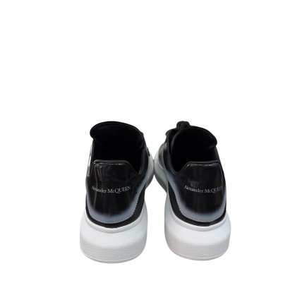 Sneaker Alexander McQueen Noir Argentée, P44, état neuf.
