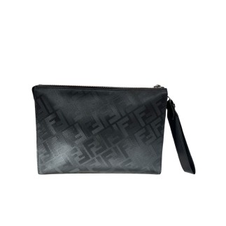 Pochette Fendi Shadow Diagonal cuir noir.